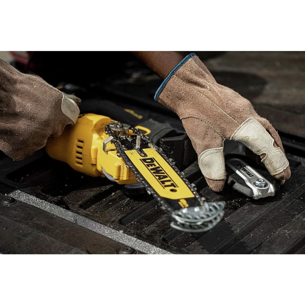 DEWALT DCCS623L1 auto-oiling system maintains chain lubrication