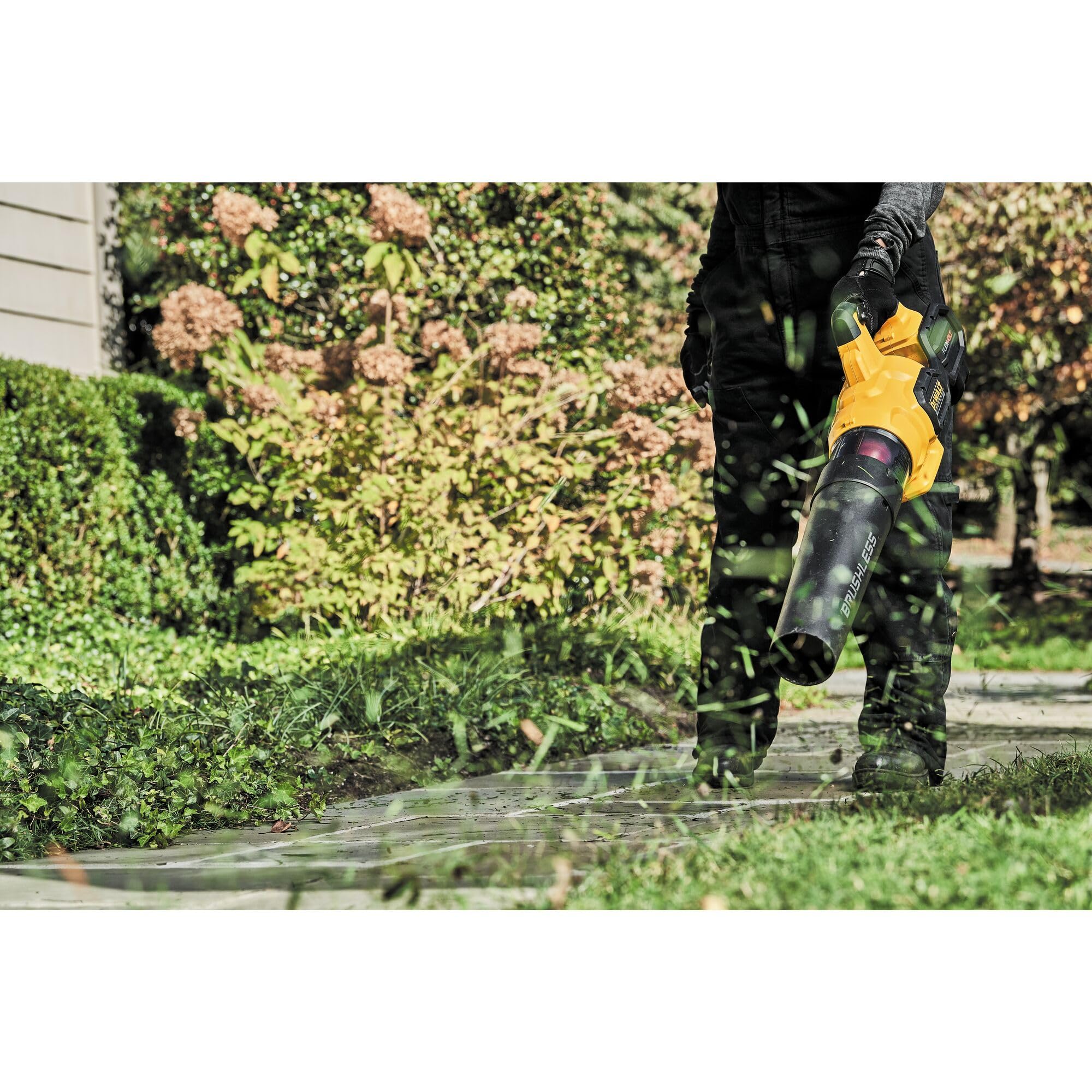 DEWALT FLEXVOLT blower ergonomic handle for comfortable use