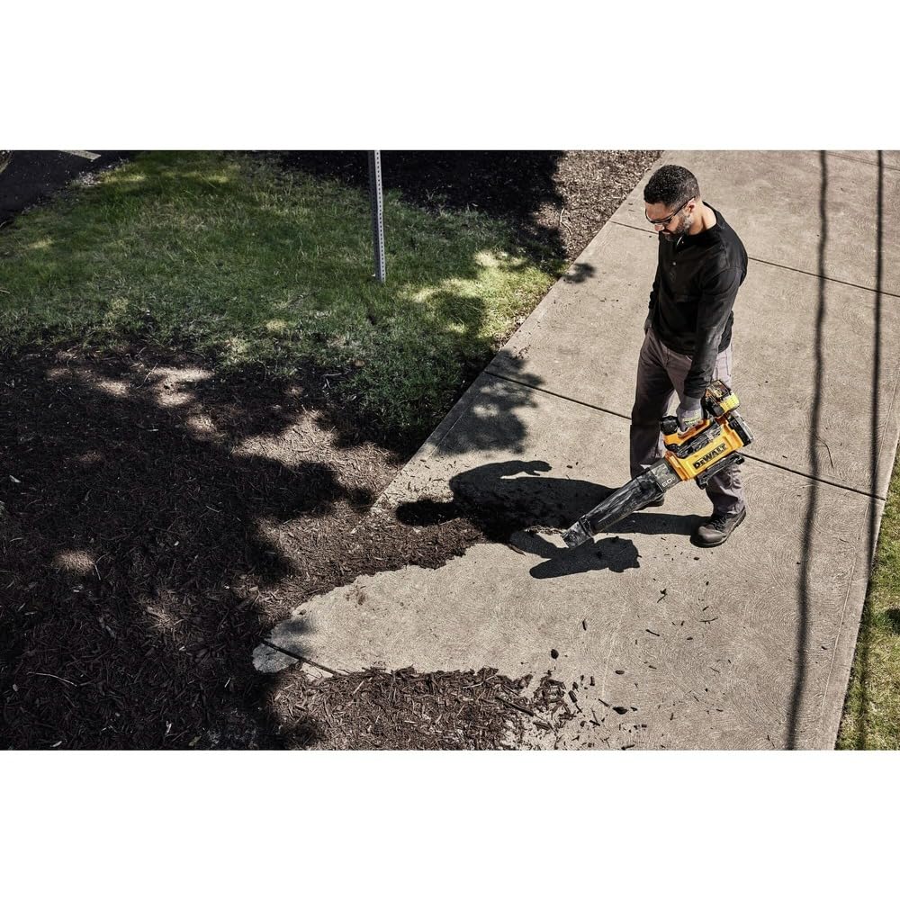 DEWALT Shell DW 60V Premium Blower air dispersion pattern shows focused airflow