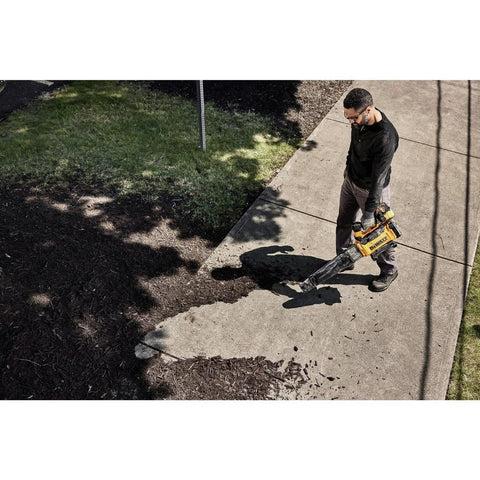 DEWALT Shell DW 60V Premium Blower air dispersion pattern shows focused airflow