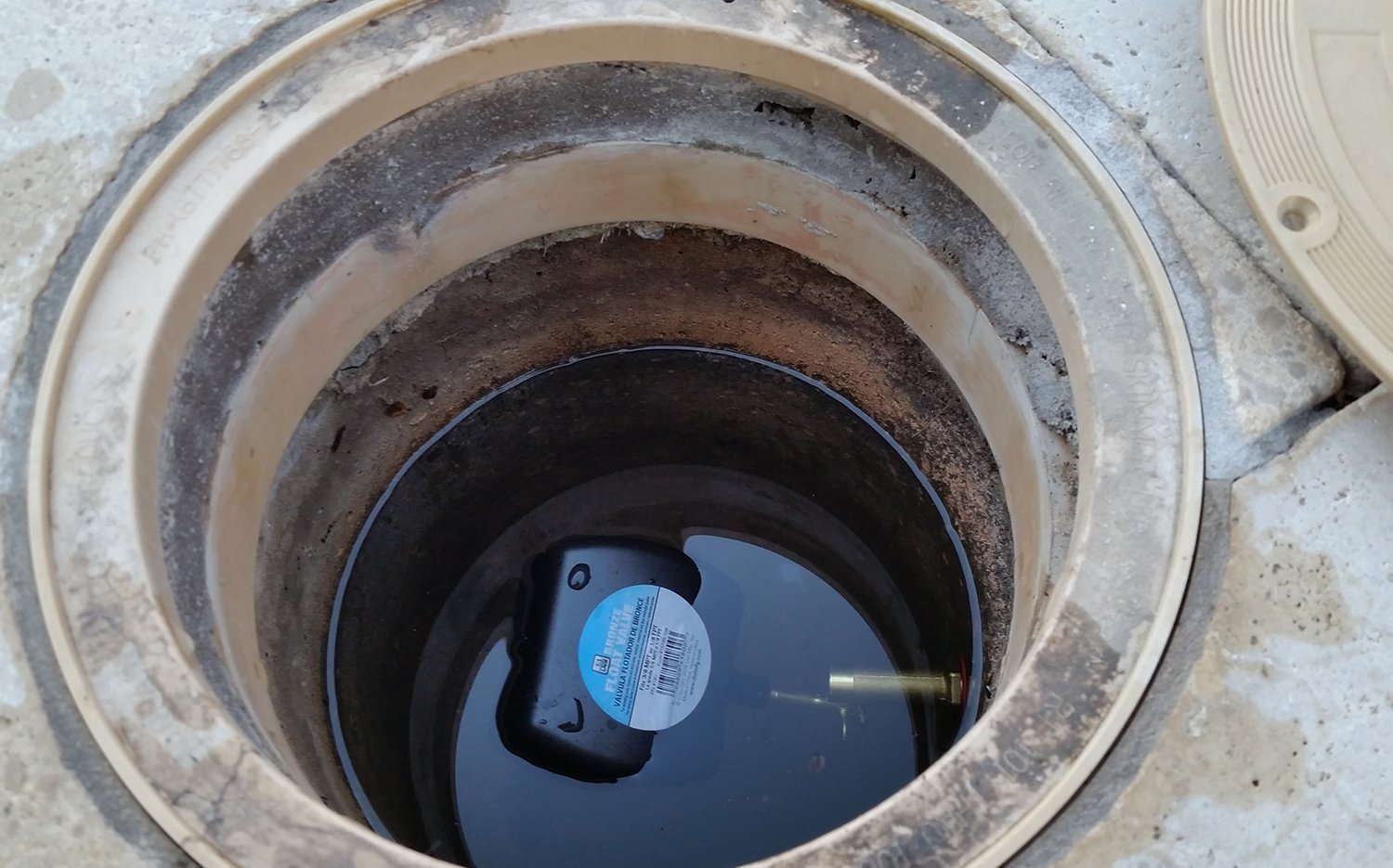Dial 4180 brass valve with 3/8 MPT arm suited for stock tanks and evaporative coolers.