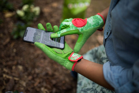 DIGZ 7652 sweat and dirt patch on back helps wipe hands during work