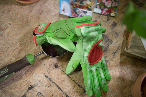 DIGZ 7654 Signature gloves feature 4-way stretch for comfortable dexterity.