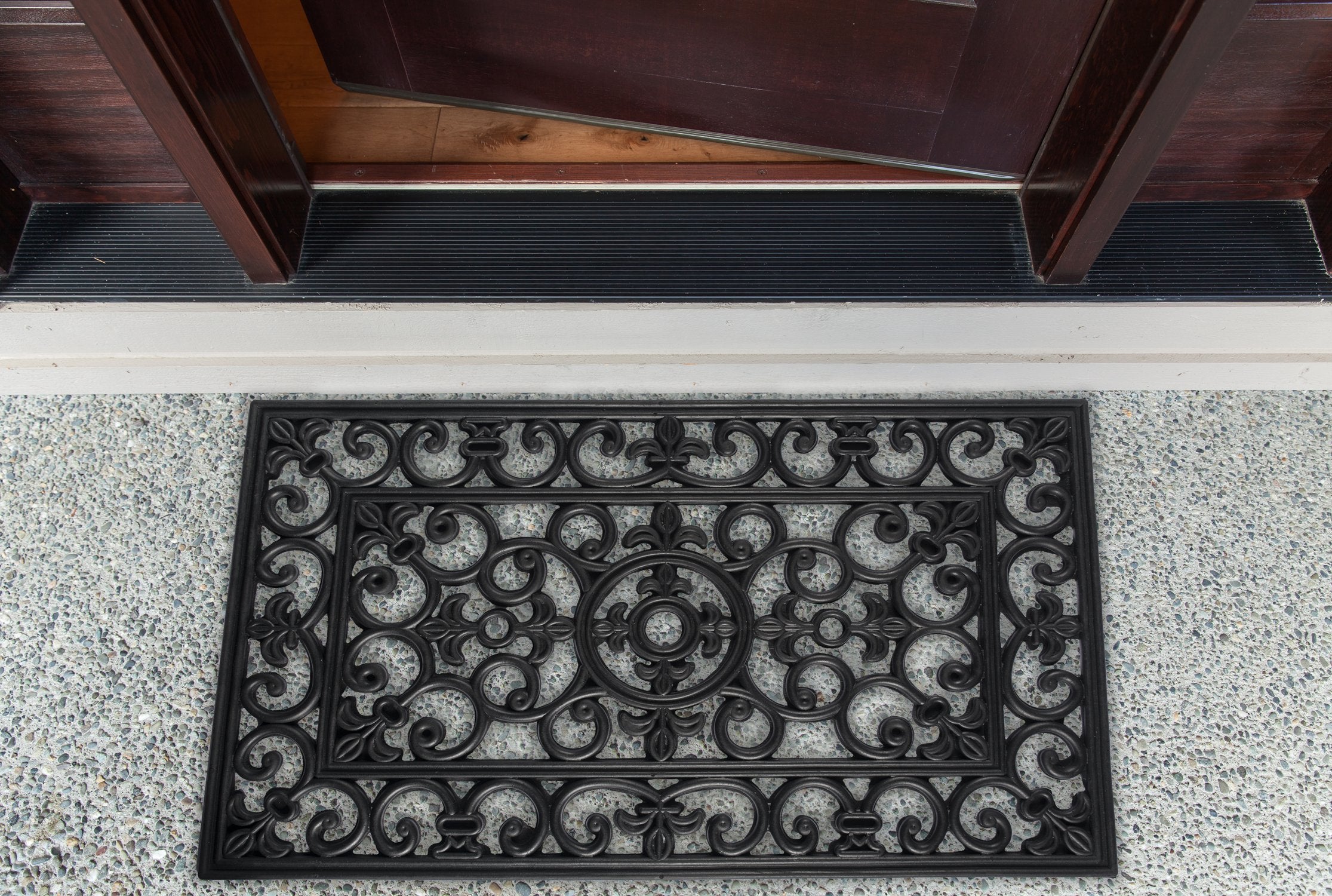DII Rubber Doormat All Weather water drain channels moisture away from floors