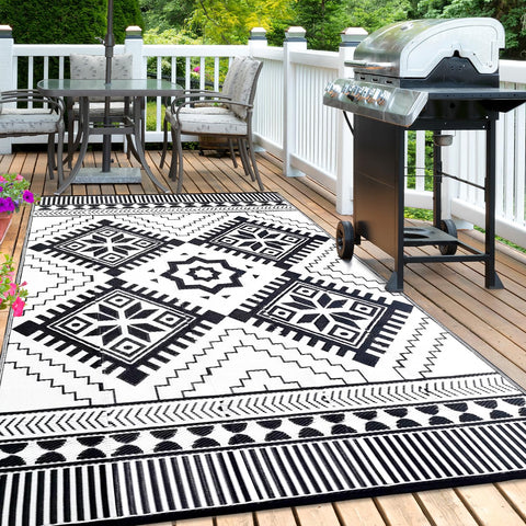 DiiKoo eco-friendly recycled polypropylene rug adds soft comfort outdoors.