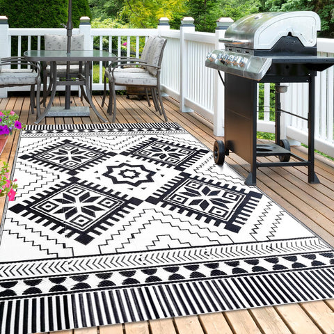 DiiKoo recycled polypropylene mat offers eco-friendly outdoor comfort.