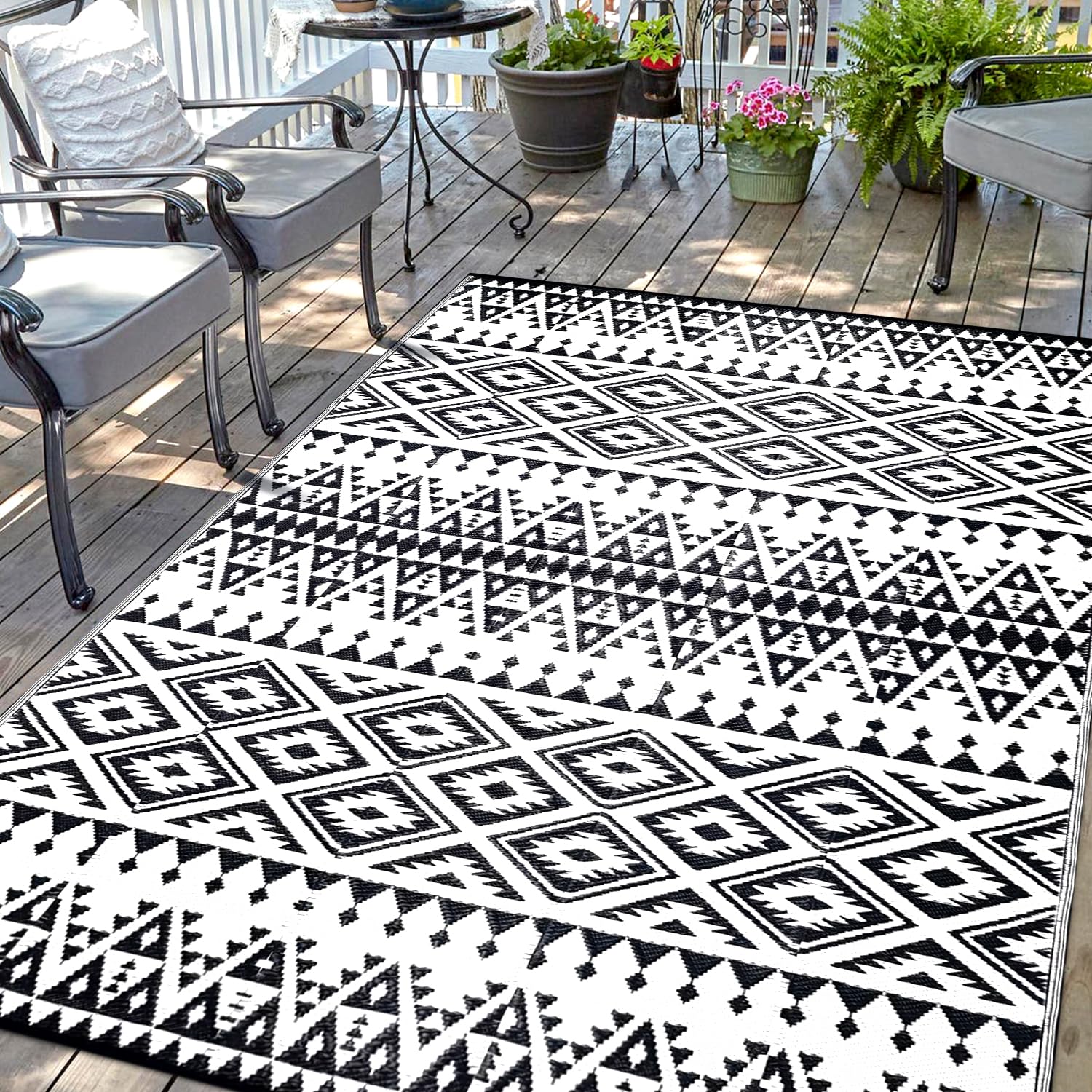DiiKoo waterproof outdoor rug with Bohemia reversible pattern for patio use