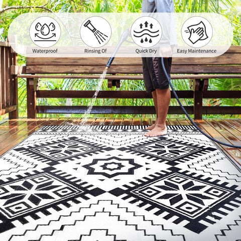 DiiKoo weatherproof polypropylene rug resists fading for long outdoor use.
