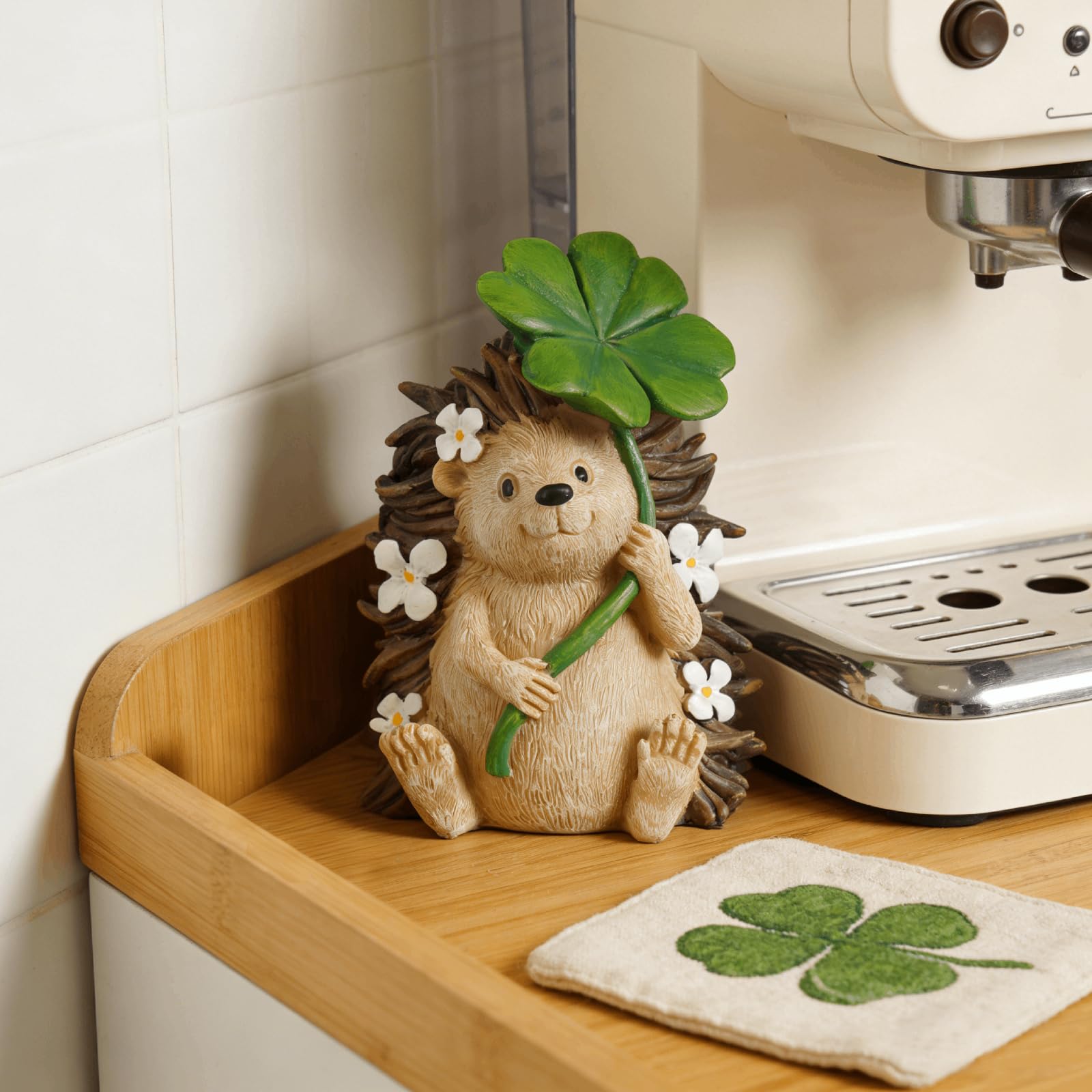 DiliComing compact hedgehog figurine fits desks and shelves