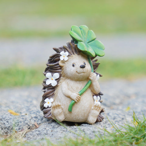 DiliComing outdoor-friendly hedgehog statue endures everyday handling