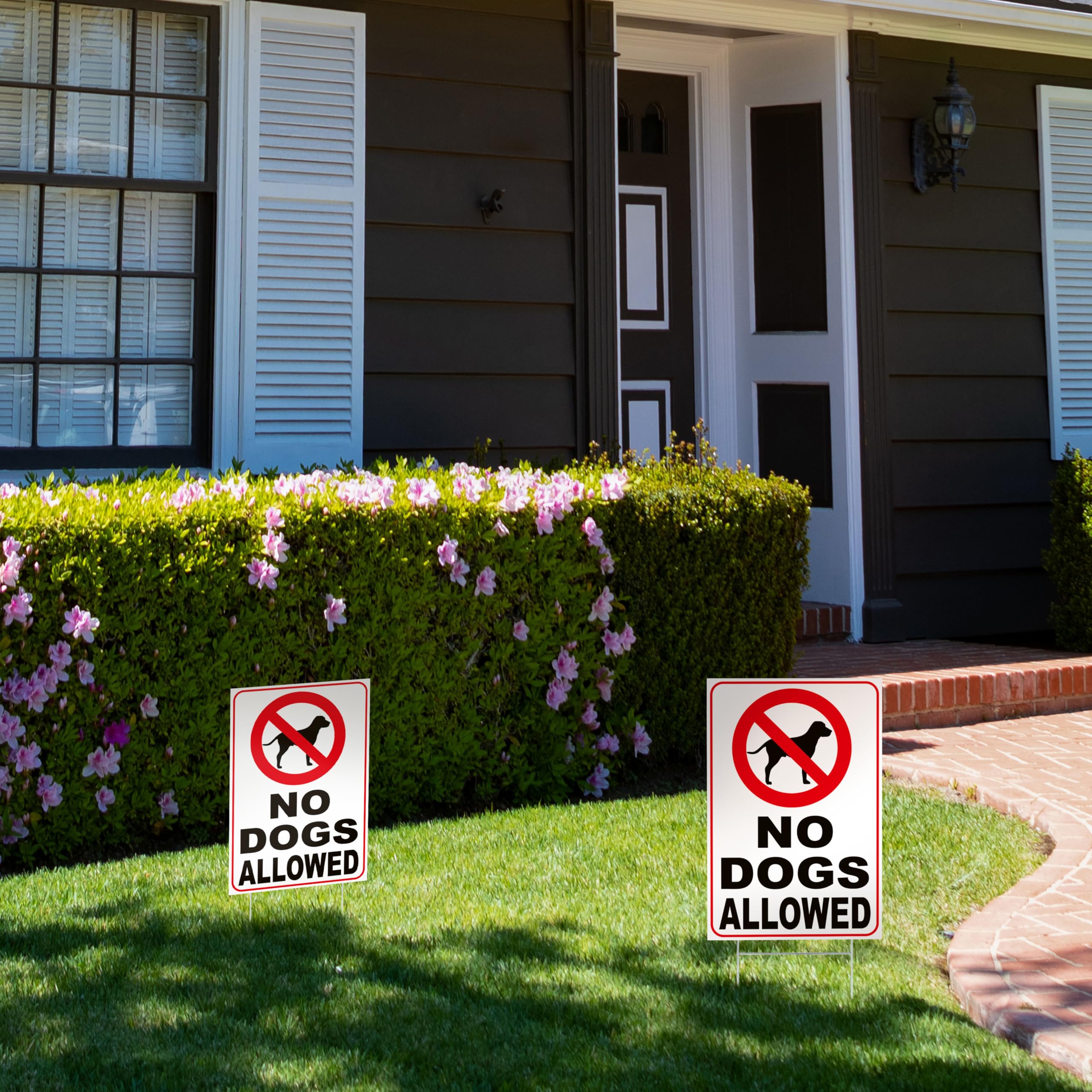 DIMARONGTON easy-install signage simplifies lawn boundary rules.
