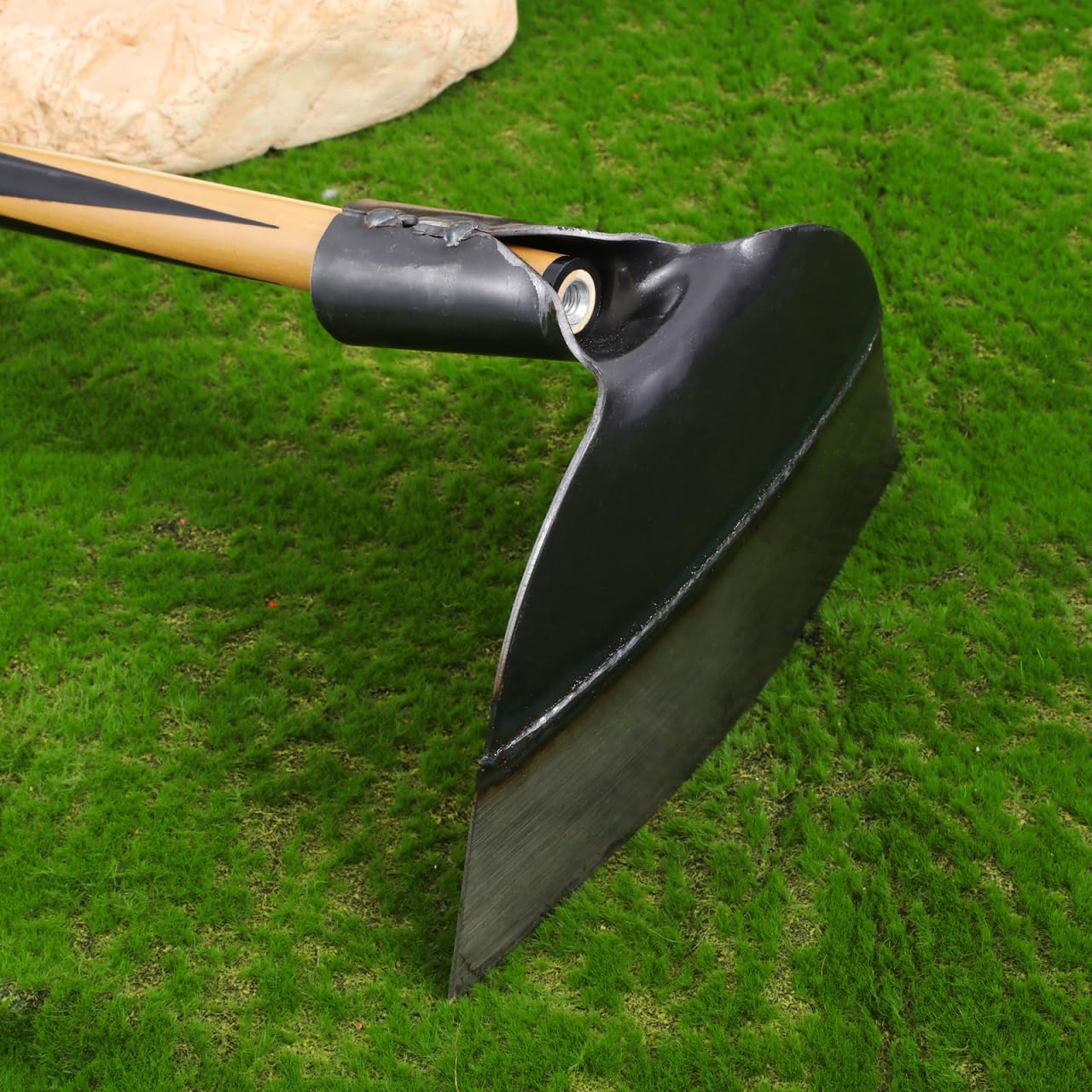DOITOOL round-eye-hoe-head closeup showing precise soil loosening and weed control.