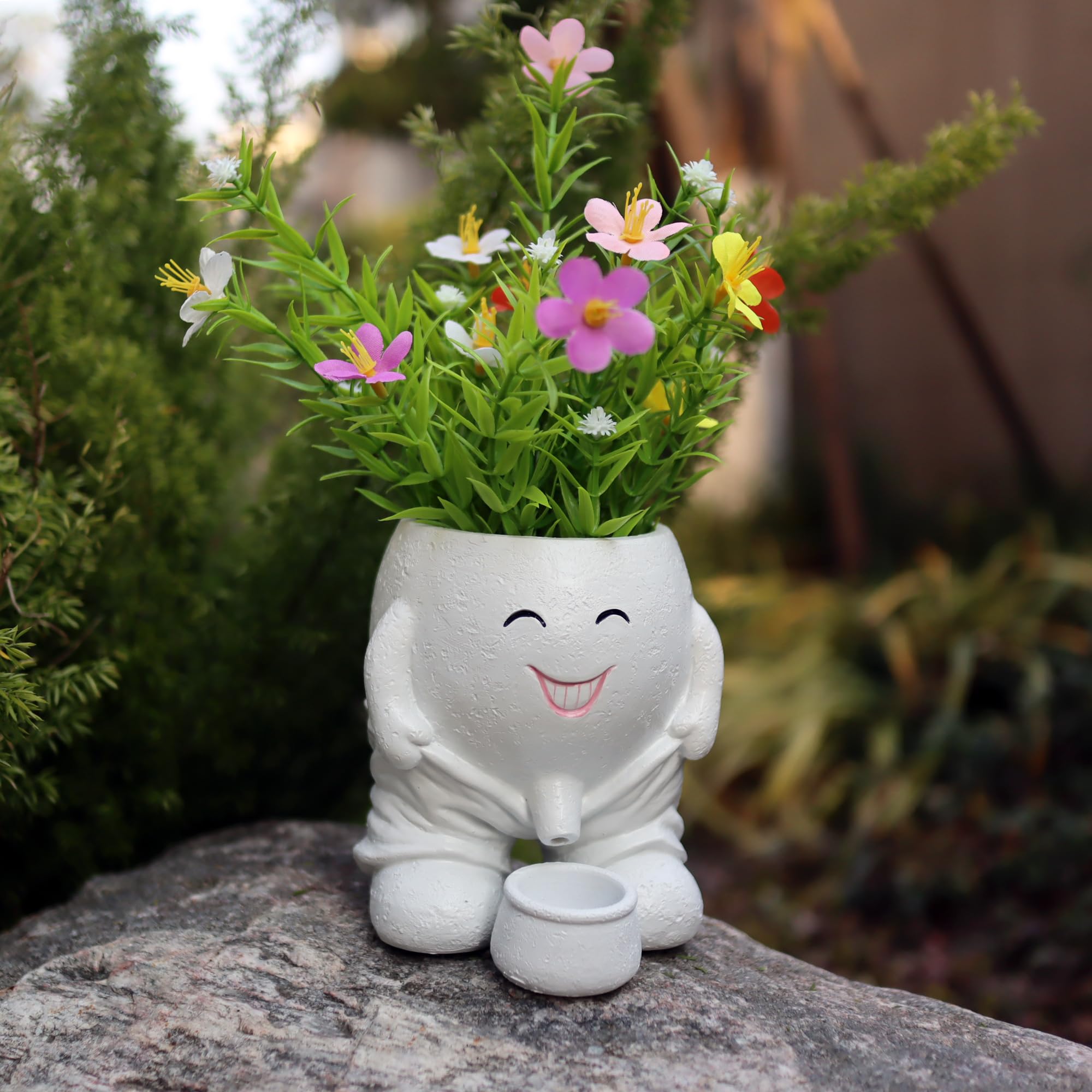 Dolkgy face planter head vase adds whimsical charm to indoor displays with real or faux plants