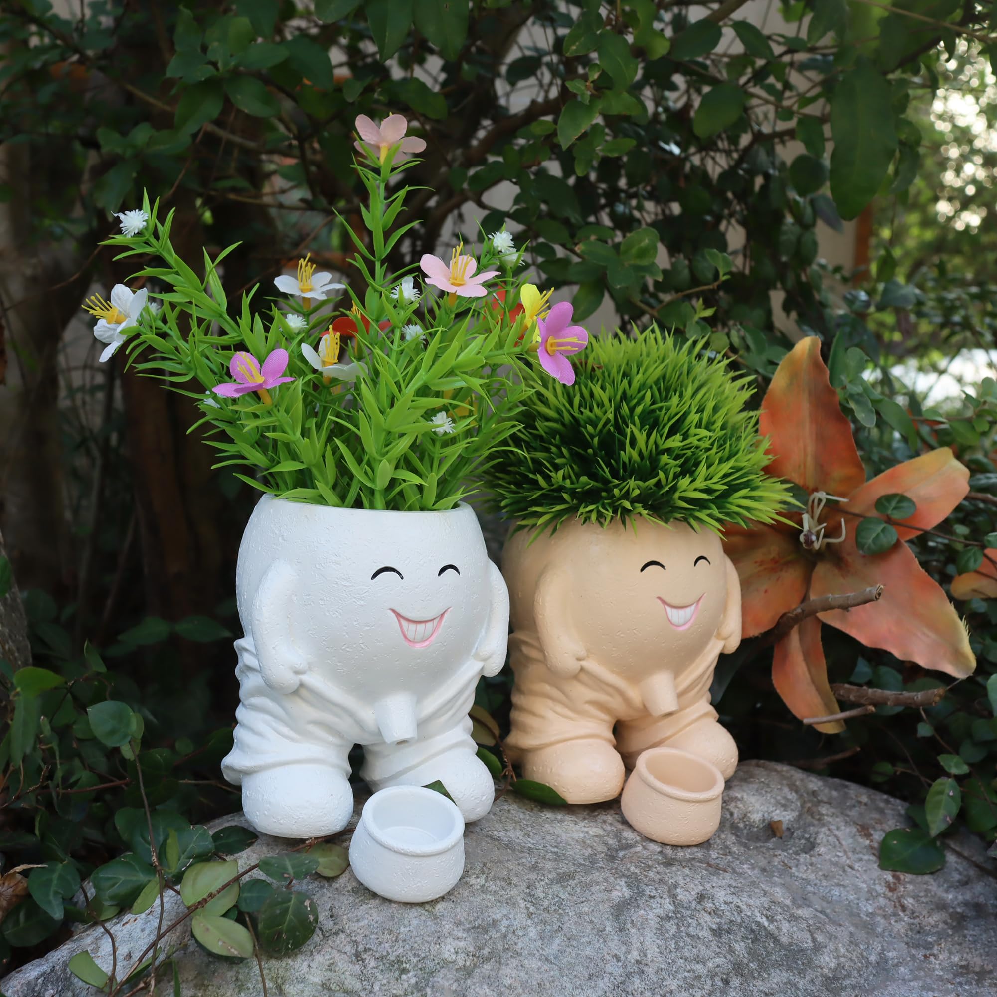 Dolkgy face-pot decor enhances tabletops or shelves with whimsy