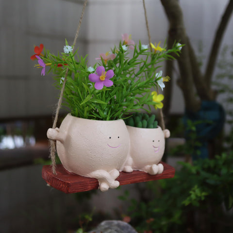 Dolkgy face vase with drainage hole supports easy plant care.