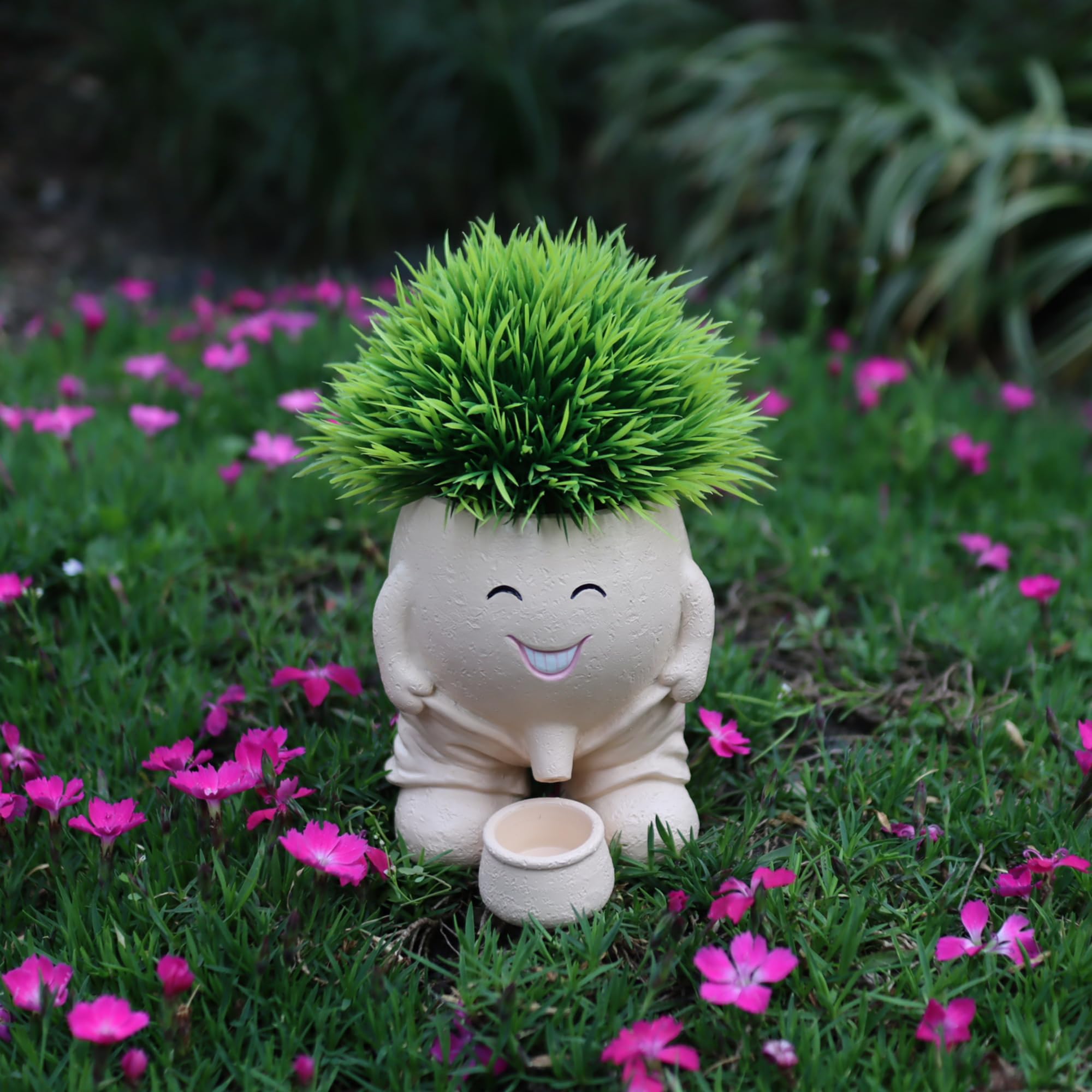 Dolkgy gift-ready face planter makes a unique present for plant lovers.