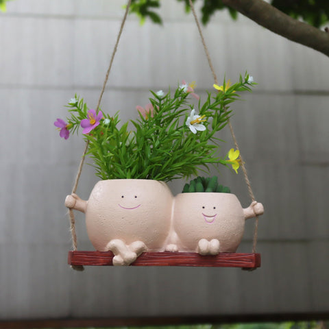 Dolkgy planter decorates living spaces, balconies, or offices.