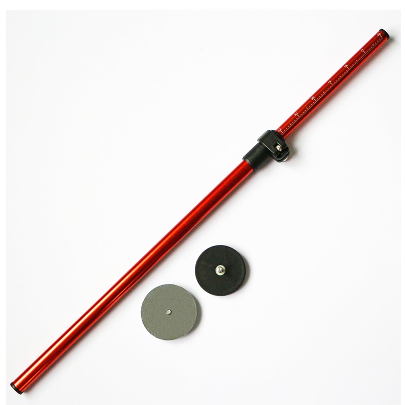 Compatibility with both sides of the chain saw rod for flexible mounting.