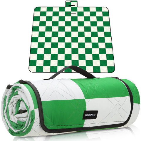 Doonly waterproof and sandproof blanket keeps you dry and sand-free