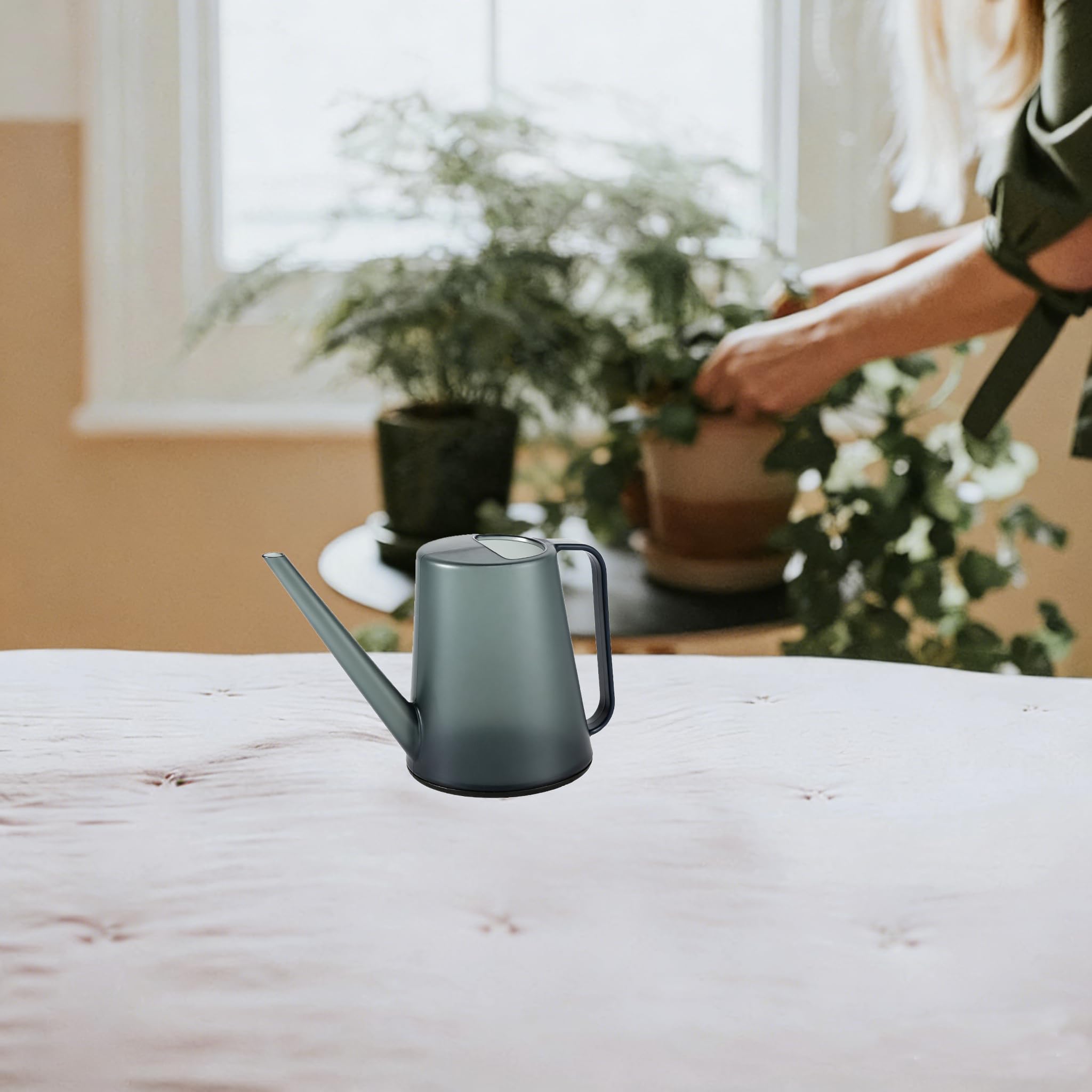Dorphy modern sleek design watering can for any space