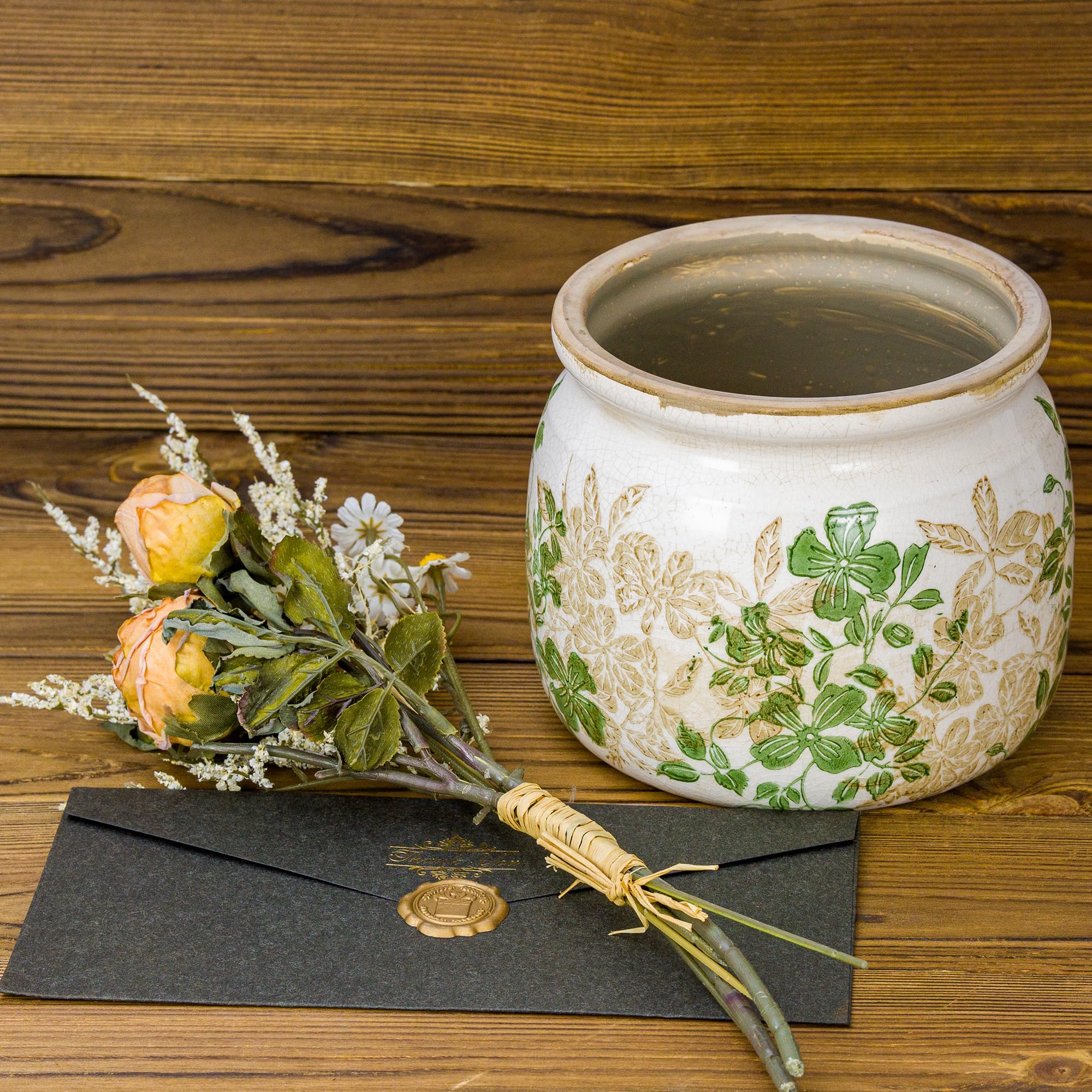 Dosayes six-point-two-two-inch pot fits compact spaces