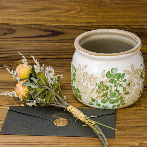 Dosayes six-point-two-two-inch pot fits compact spaces