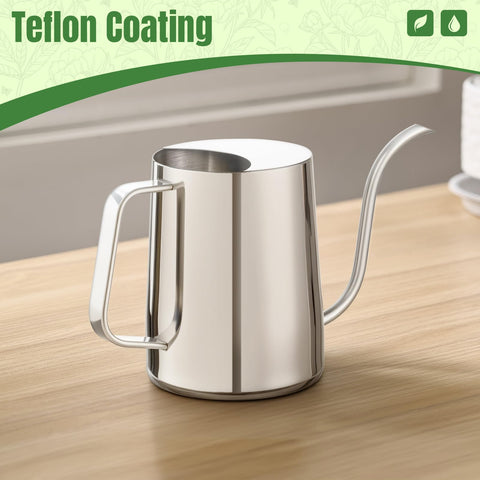 Rust-resistant finish detail on Doseno watering can