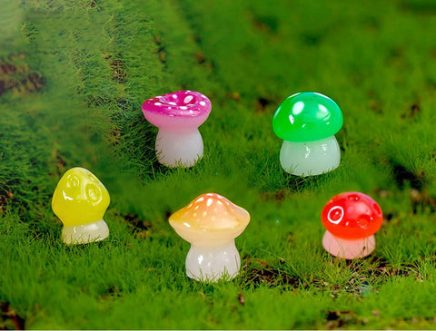 DoTebpa compact luminous mushrooms resist outdoor use with durable color.