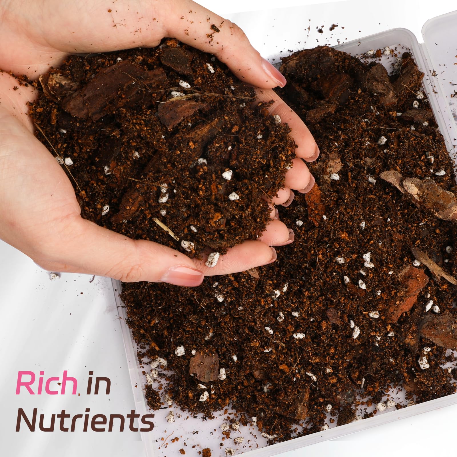 Doter Rose Soil Mix promotes excellent drainage with perlite and sand.