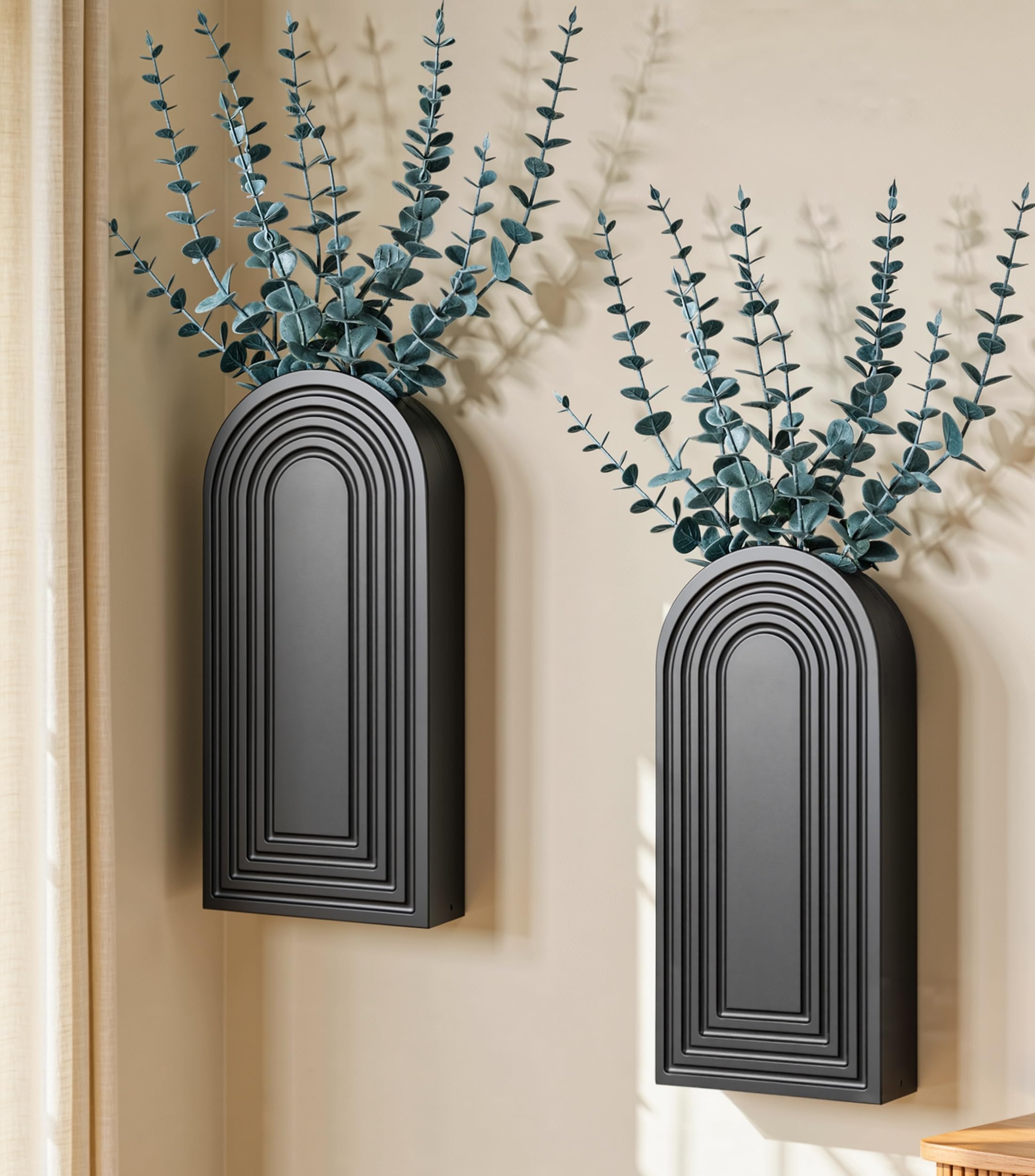 Dreamloom wall vase with hardware enables quick indoor installation