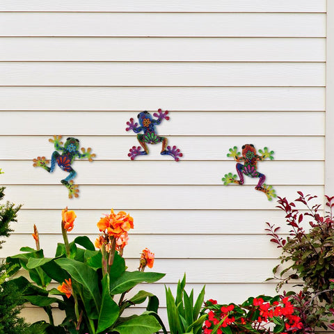 Dreamskip 3-piece frog decor flexible fence and garden display.