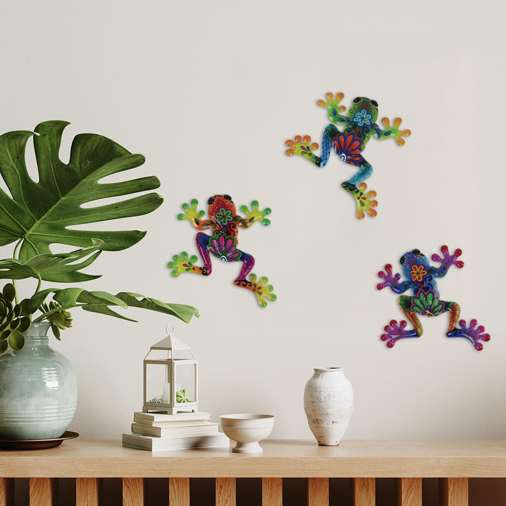 Dreamskip metal frog decor hand-painted flowers closeup adds vivid garden detail.