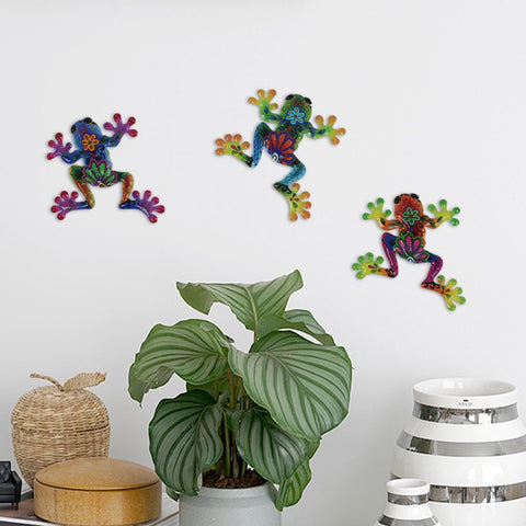 Dreamskip weather-resistant coating keeps metal frogs bright in all seasons.