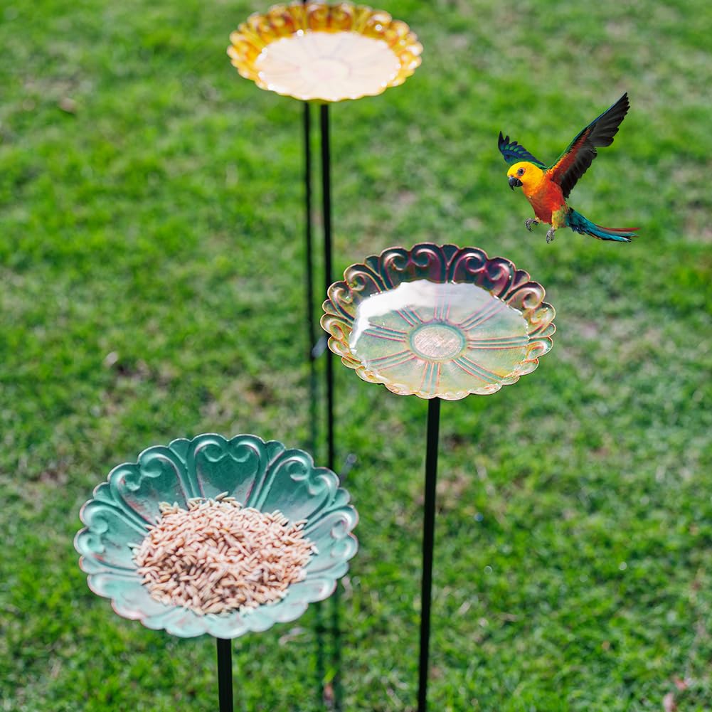 DREAMSOUL flower-shaped bird bath bowl invites birds to bathe and sip.