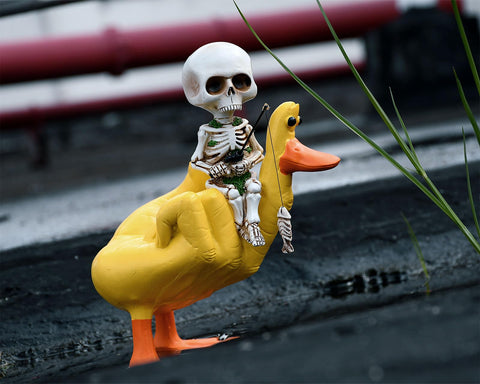 DS. DISTINCTIVE STYLE halloween garden sculpture skeleton adds character to setups.