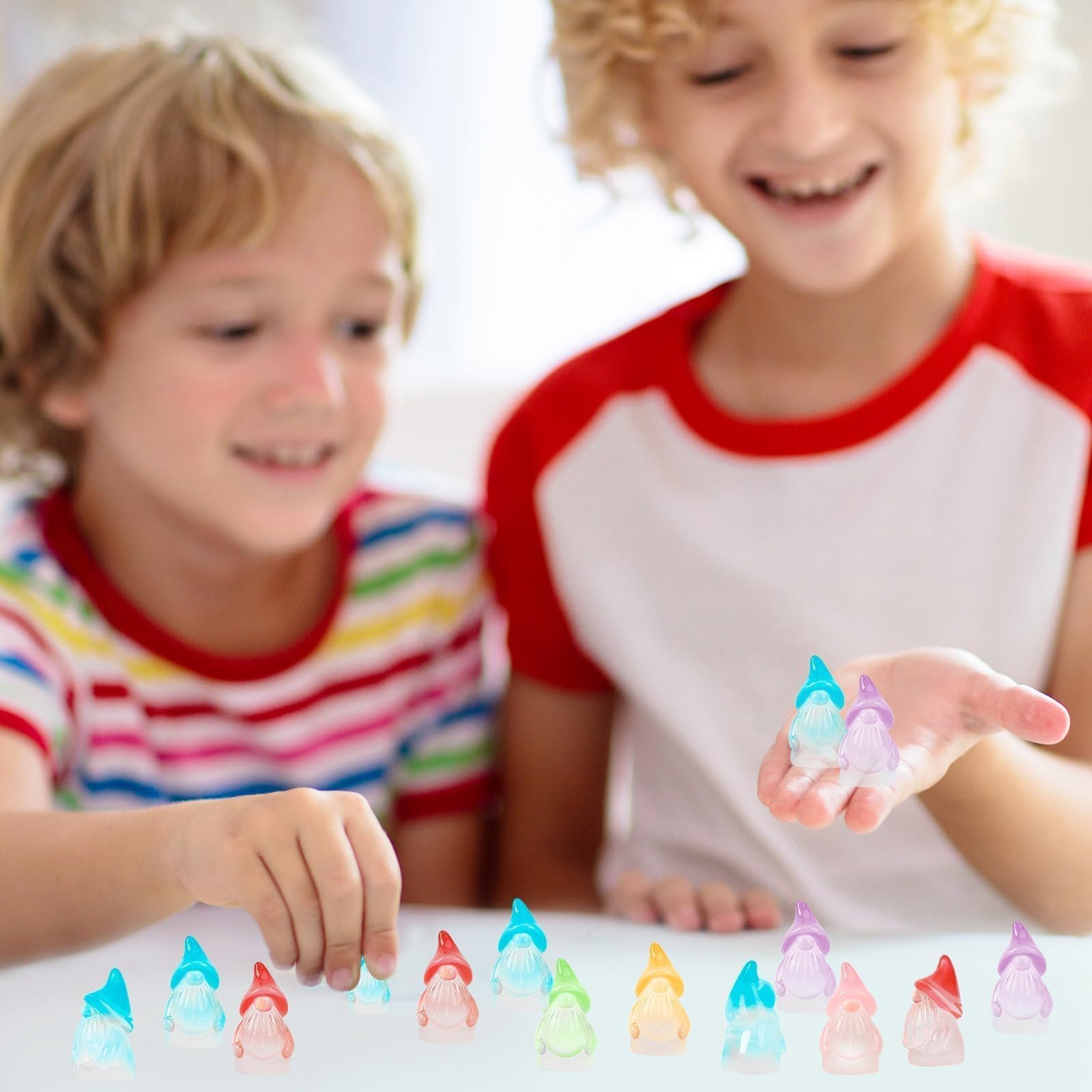 DTOFOOT luminous purple mini gnome enhances craft projects and cake toppers.