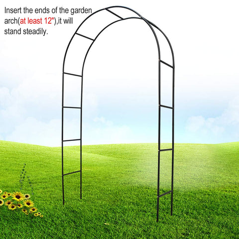 DTnature wedding arch in garden scene creates graceful ceremony backdrop.