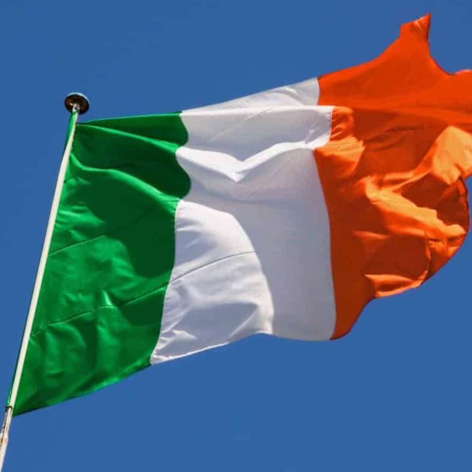 ducuh Ireland flag designed for durability in any outdoor environment