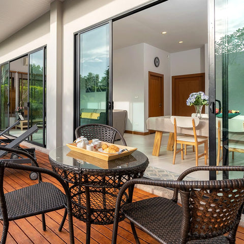 Dulles Glass flat polished edge round top offers a sleek, safe edge