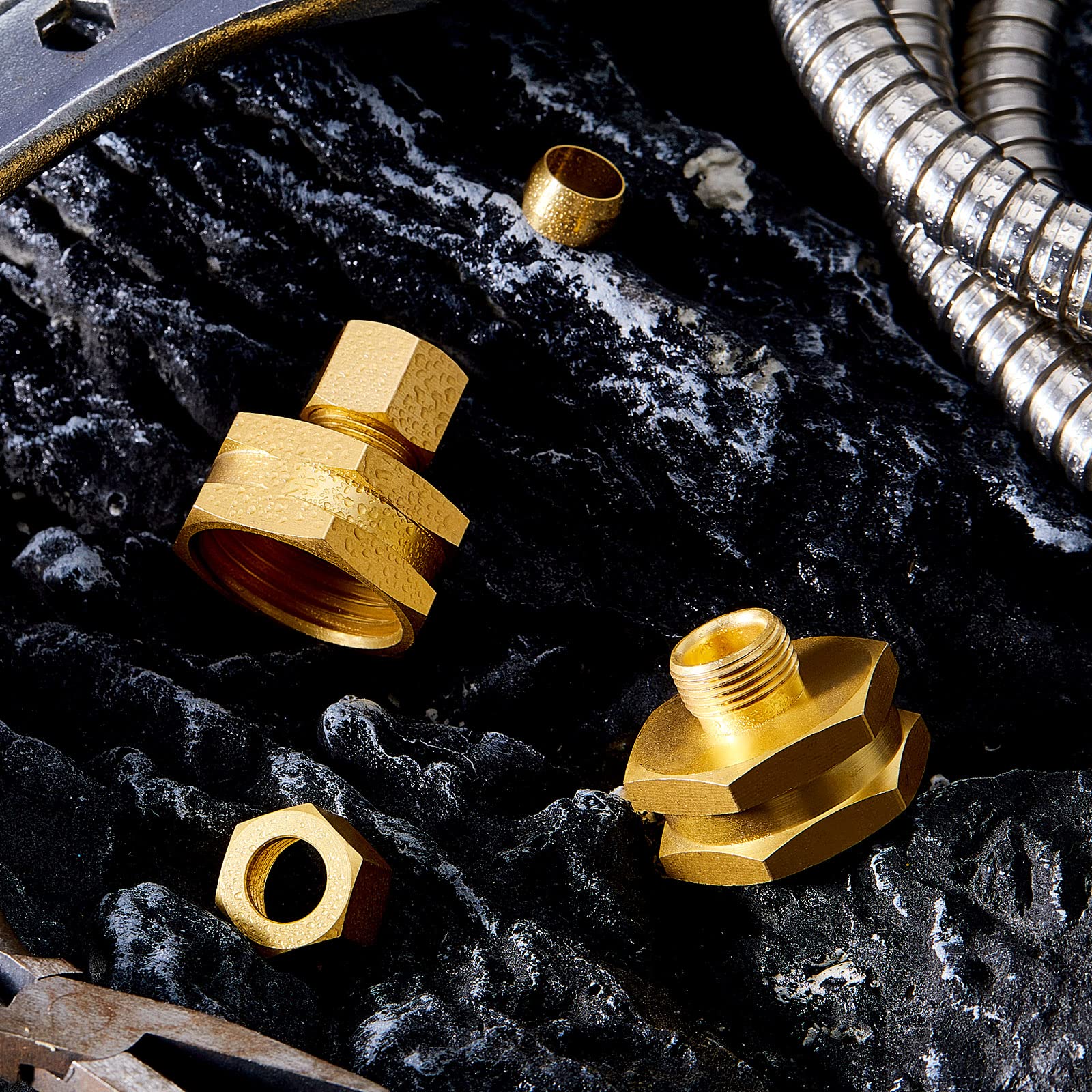 Dunzy compact 3/8 to 3/4 inch adapter fits tight spaces