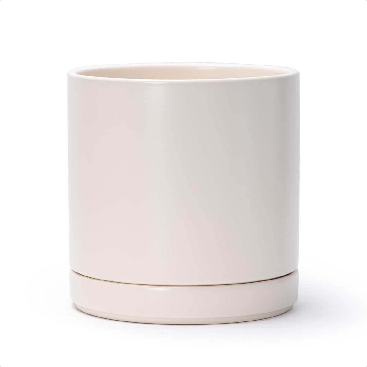 D'vine Dev 8.2-inch ceramic planter with saucer for tidy indoor display