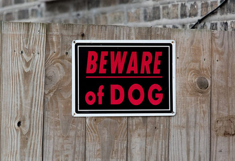 Dxyizus Beware of Dog sign uses UV ink to resist fading outdoors