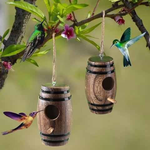 DY-SKTY pair of hummingbird houses offers versatile gifting for garden lovers.
