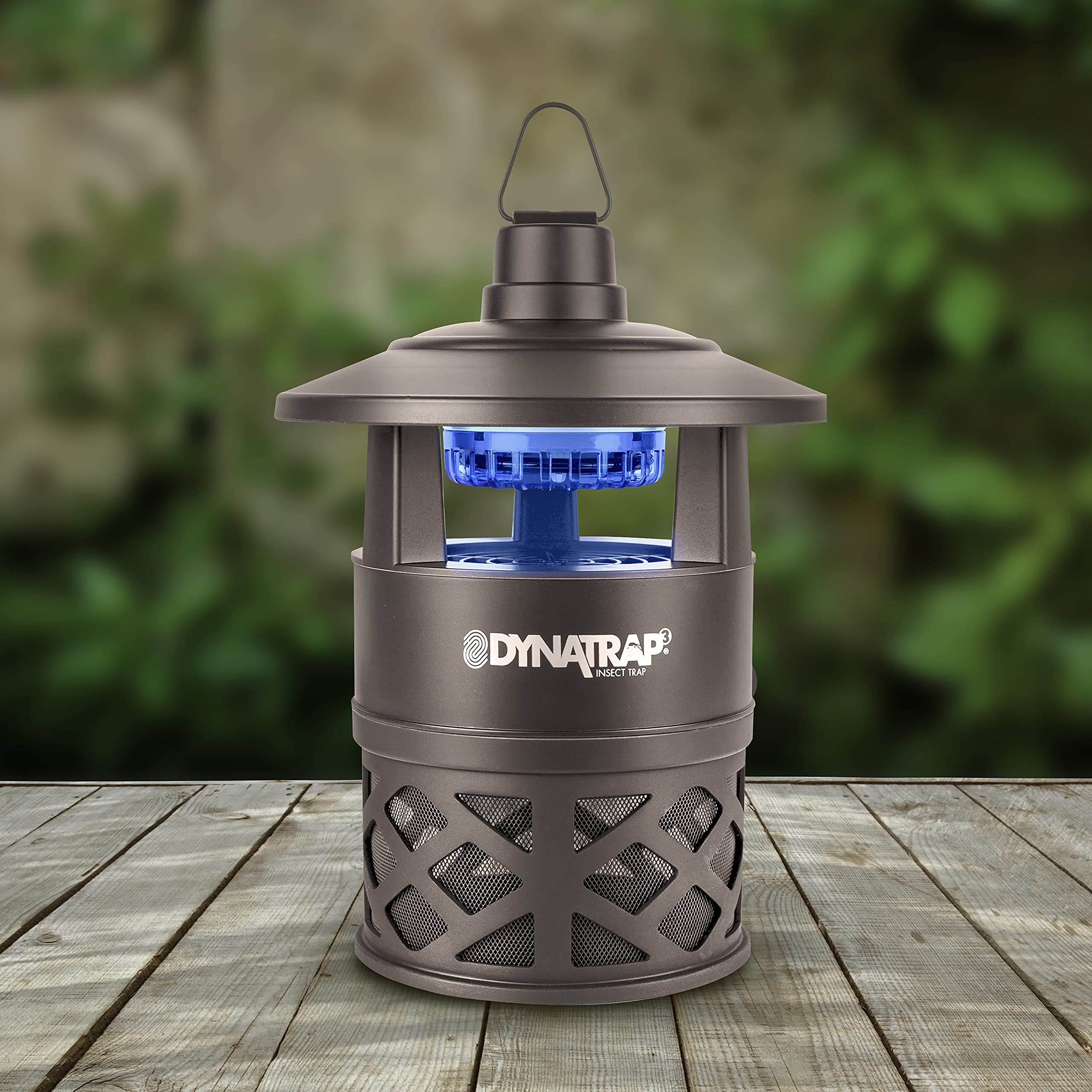 DynaTrap DT160-TUNSR TiO2-coating CO2-lure draws mosquitoes toward the trap.