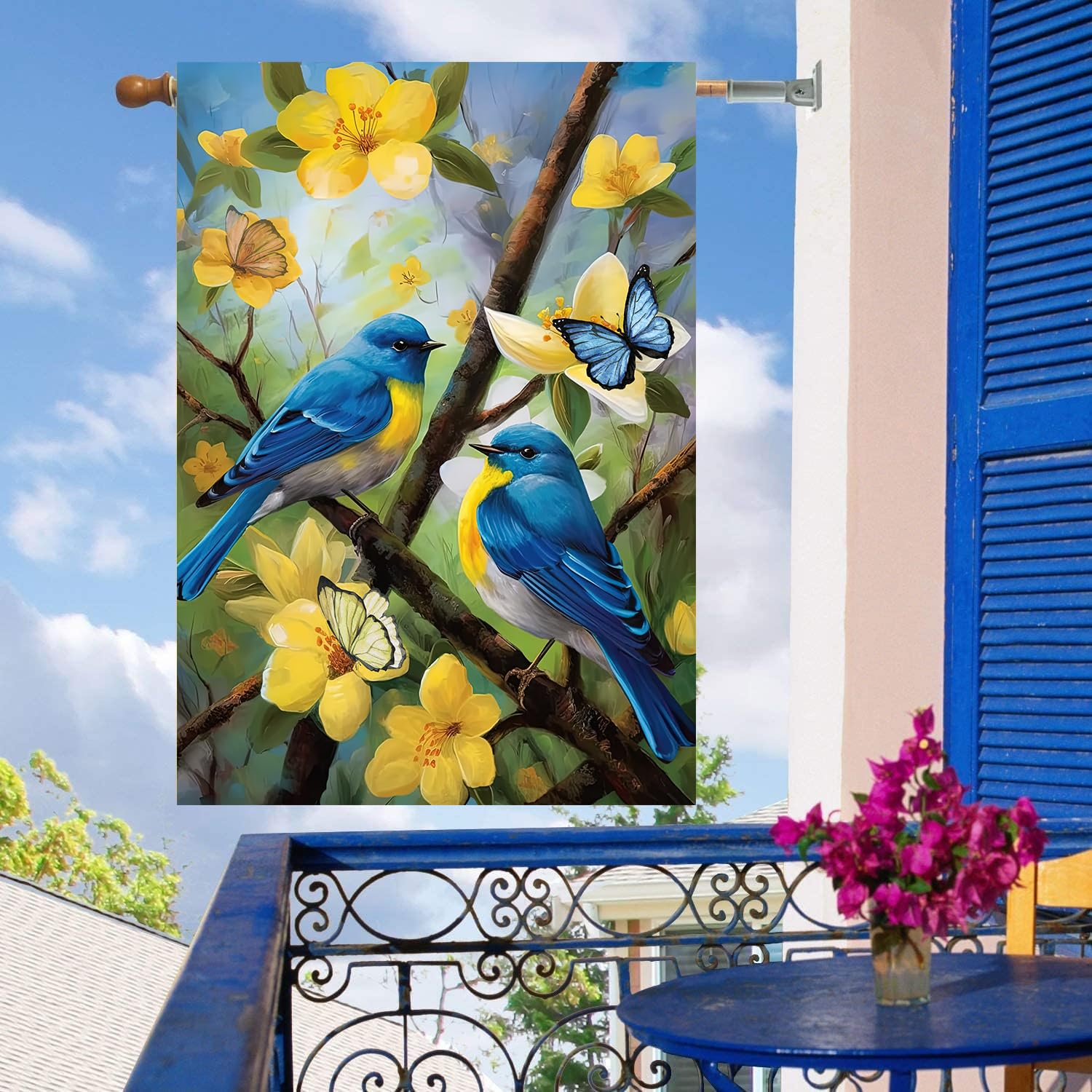 DZGlobal close-up floral bluebird details add visual interest.