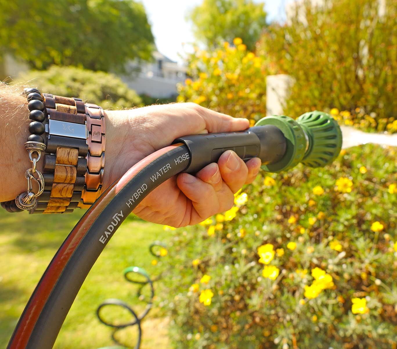 EADUTY hose lays flat for compact storage after use