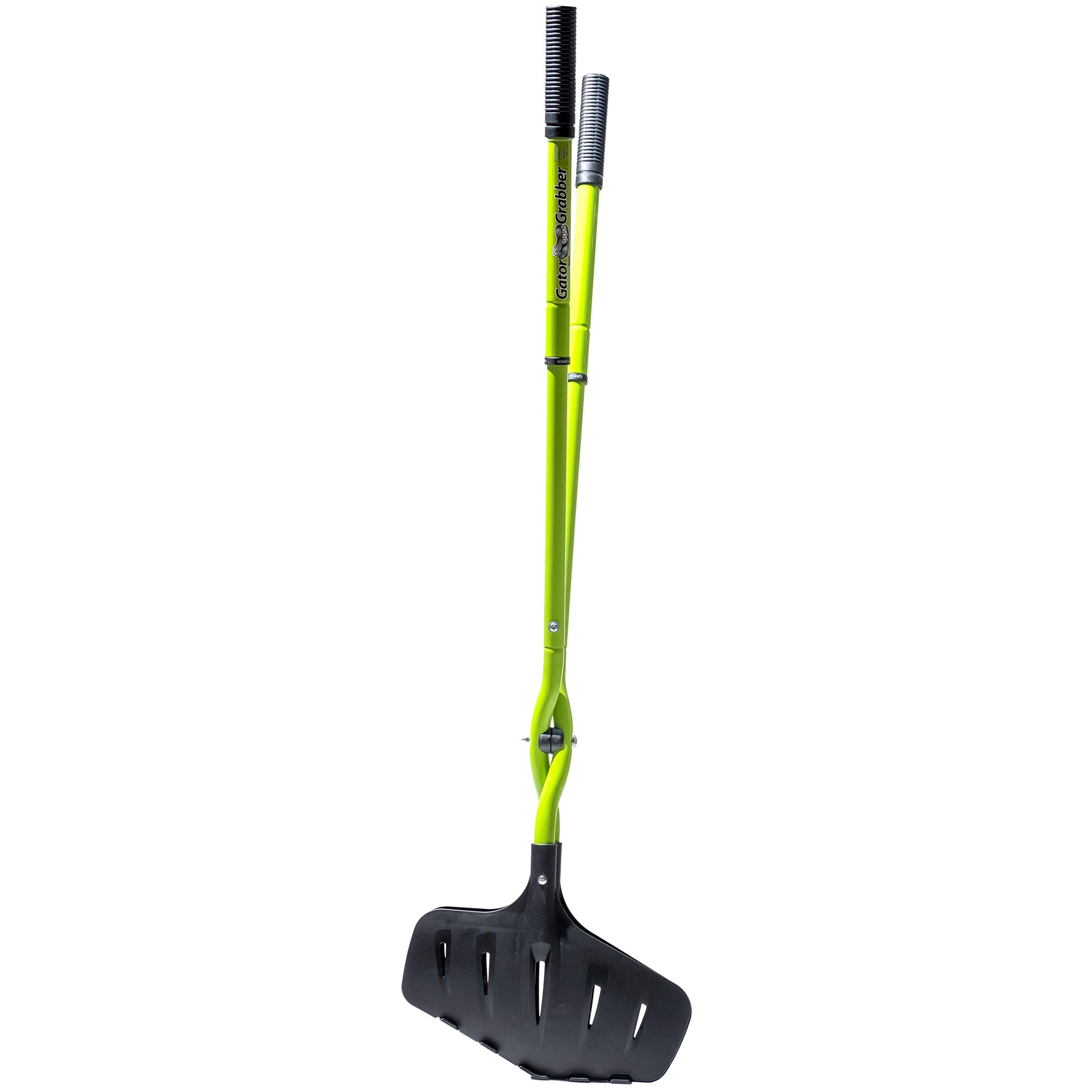 Earthwise Gator Grabber teeth-holding leaves for secure debris pickup.