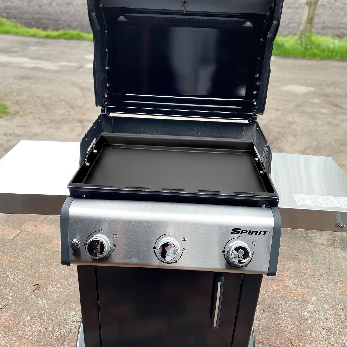 EasiBBQ griddle insert showcasing compatibility with Weber Spirit 300-series
