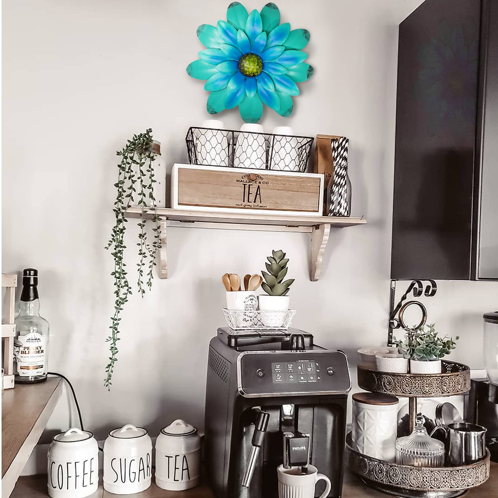 EASICUTI blue metal flowers brighten bathrooms or gardens.