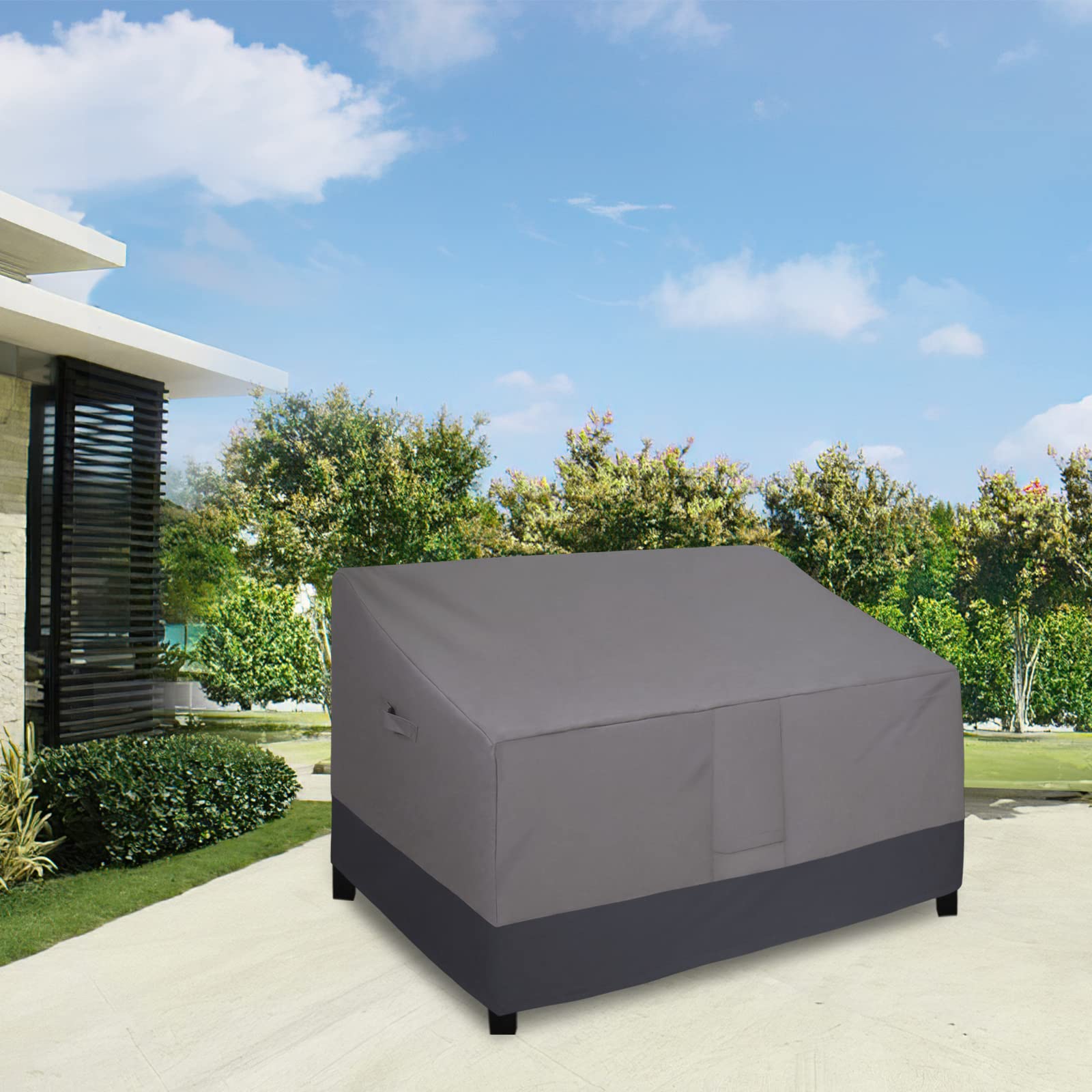 Easy-Going 600D oxford fabric with PVC back layer provides durable rain protection.